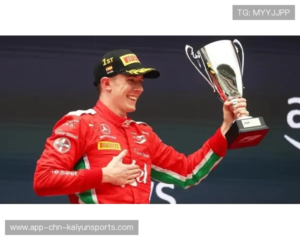 新秀车手首次登台领奖 新秀车手首次登台领奖