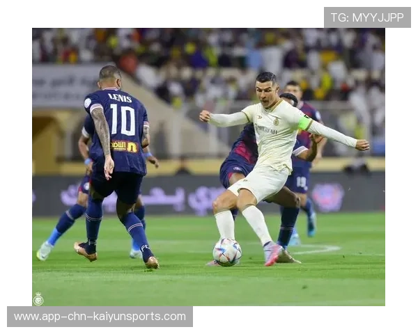 C罗禁区前沿分球，胜利外线重炮，c罗标准胜利姿势