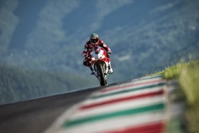 开云网页-德里赫特头球绝平曼联客场战平热刺，足球德里赫特集锦