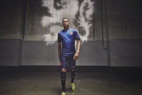 开云体育官网下载安装-星际争霸跨界合作，电竞舞台再创新高！