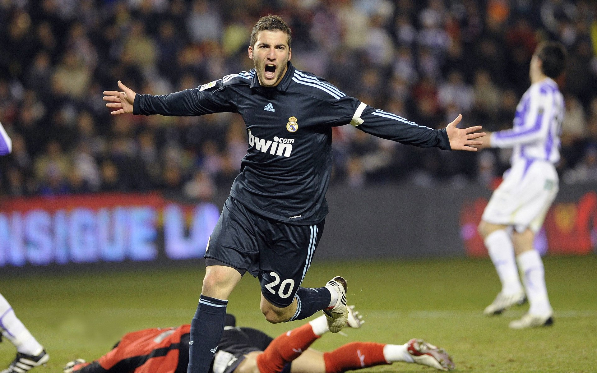 德约继续破纪录,稳居世界第一,德约赢了